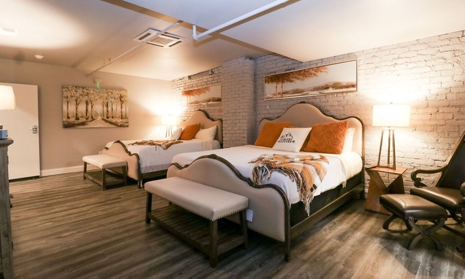 Seneca Apartamento | Boutique hotel in historic downtown Seneca. Room #5, two King beds.