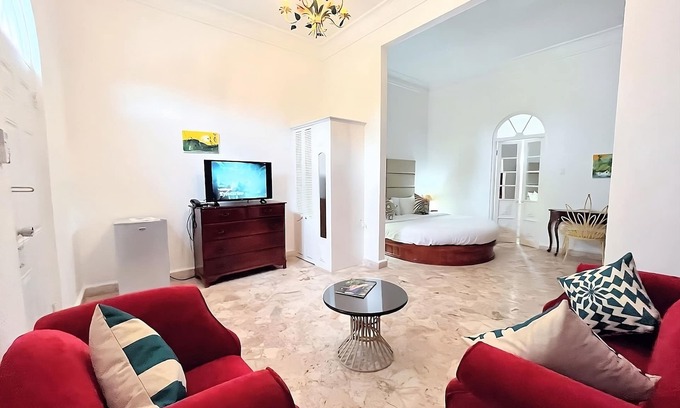 Port Antonio Apartamento | Boutique Hotel in Port Antonio, Jamaica! Comes with FREE Parking & Breakfast!