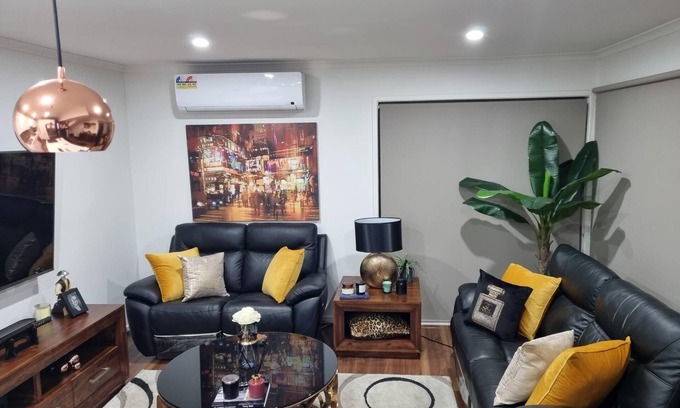 Carrum Downs Casa | Boutique Hotel inspired modern 2 bedroom townhouse
