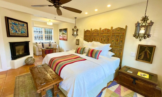 South Capitol Cama Y Desayuno | BOUTIQUE HOTEL - King deluxe Room-1/2 mi. from Santa Fe Plaza