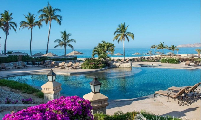 Santa Rosa Complejo | Boutique luxury resort in Los Cabos. Free Golf and VIP transportation included.