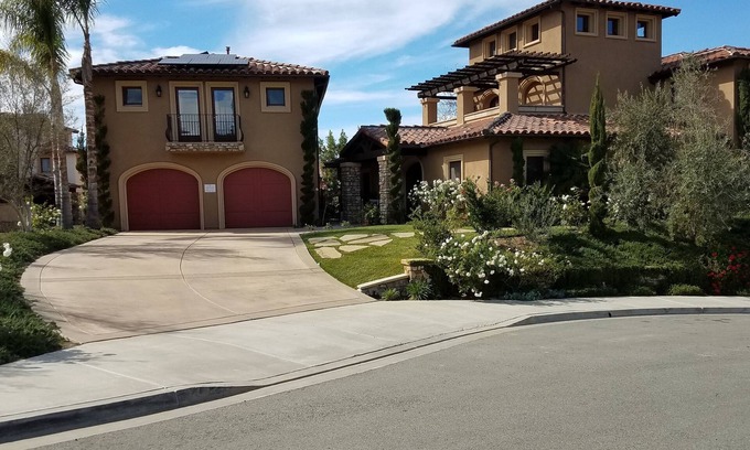 Rancho Penasquitos Villa | ¡NUEVO LISTADO! Boutique de lujo en zona exclusiva con entrada privada y baño, Villa A