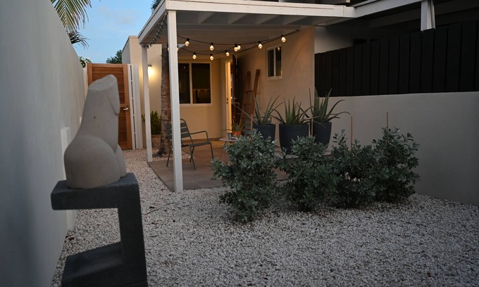 Rancho Apartamento | Boutique Modern Spacious Holiday Apartment - lounge pool - 7 min from the beach!