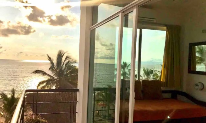 Colonia 5 de Diciembre Apartamento | Boutique Oceanfront Living, Poolside Paradise in Puerto Vallarta