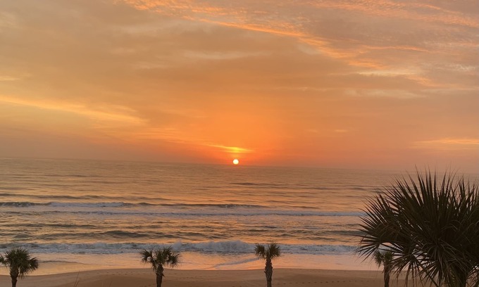 Glenwood Condominio | BOUTIQUE OCEANFRONT PENTHOUSE CHARM