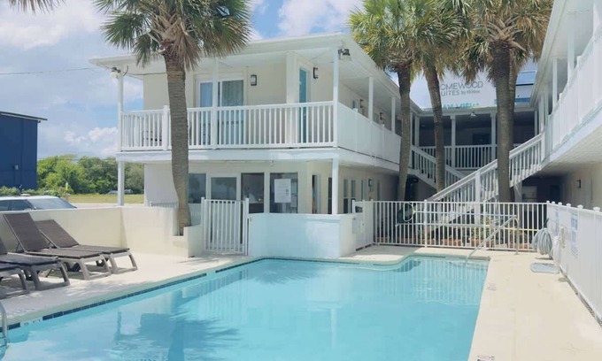 Downtown Myrtle Beach Apartamento | Boutique on the beach, Studio #106 + Pool