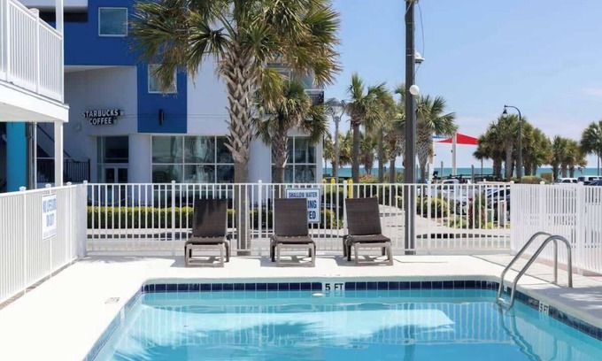 Downtown Myrtle Beach Apartamento | Boutique on the beach, Studio #118 + Pool