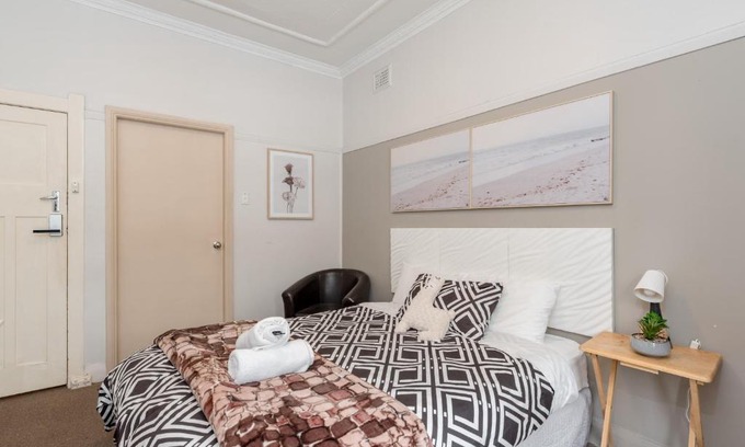 Mascot Casa | Boutique Private Suite 7 Min Walk to Sydney Domestic Airport - SHAREHOUSE 109R1