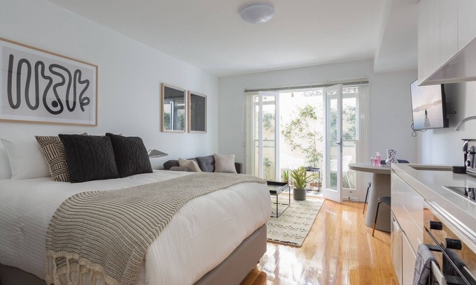 Lewisham Apartamento | Boutique Studio Apartment in Heritage Home