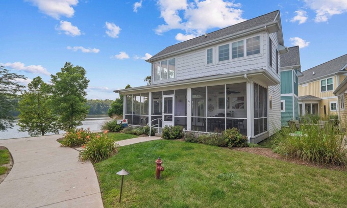 Ottawa Casa | Bow Wow on the River | 1 Bed, 1.5 Bath