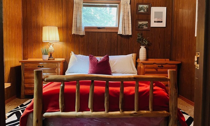 Sioux Narrows Nestor Falls Cabina | Bowerbird Beach Camp Cabin #6