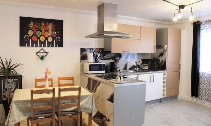 Dagenham Apartamento | Bowery Apartment - 2 Bedrooms 1st Floor