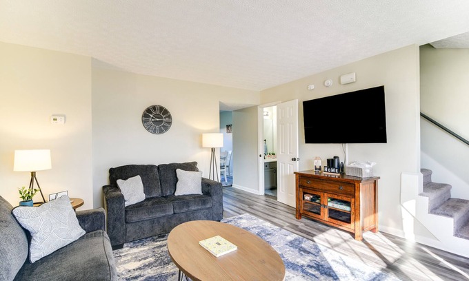 Bowling Green Casa | Bowling Green Townhome: 4 Mi to Lost River Cave!