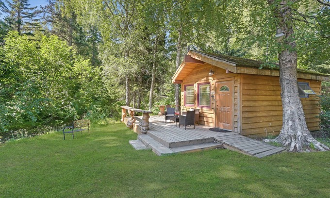 Hope Cabina | Bowman's Cabin - a private cabin in Hope, Alaska right on Bear Creek