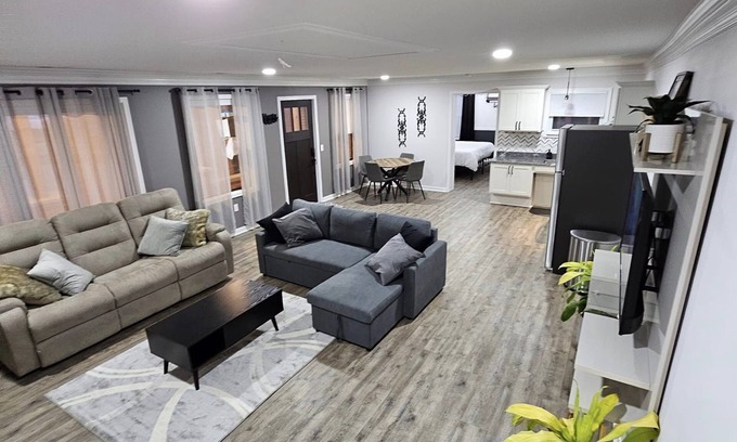 Holly Apartamento | Boxcar Bunker - Downtown living at its finest