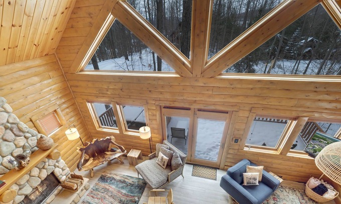 Boyne Falls Cabina | Boyne Mountain Cabin w/ garage close to golf, ski in/out clean, cozy & stylish!