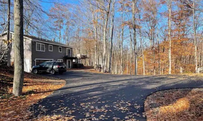 Boyne City Casa | Boyne Mountain/Deer Lake-ski ,golf, fall colors and SkyBridge!