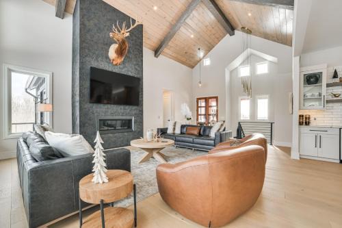Boyne Falls Casa | Boyne Mtn Retreat with Hot Tub and Shuttle to Resort!