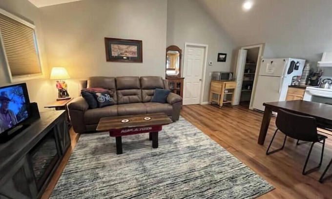 Bozeman Casa | Bozeman Adventure Hub-1 Bedroom w/ Garage