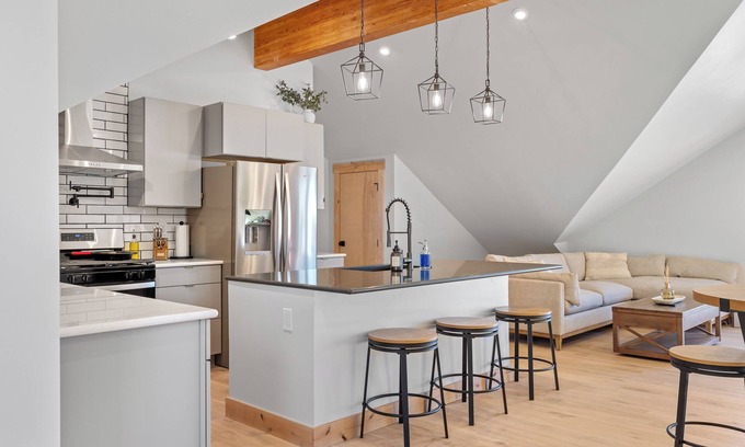 Bozeman Apartamento | Bozeman - Gateway Chalet - Oh the Views!