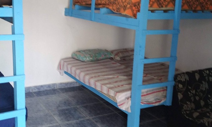 Mongagua Casa | Quartos Privativos Para Grupo de Amigos