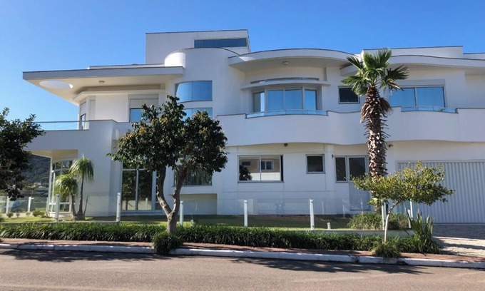 Lagoa da Conceicao Casa | Residence in the Conceição lagoon