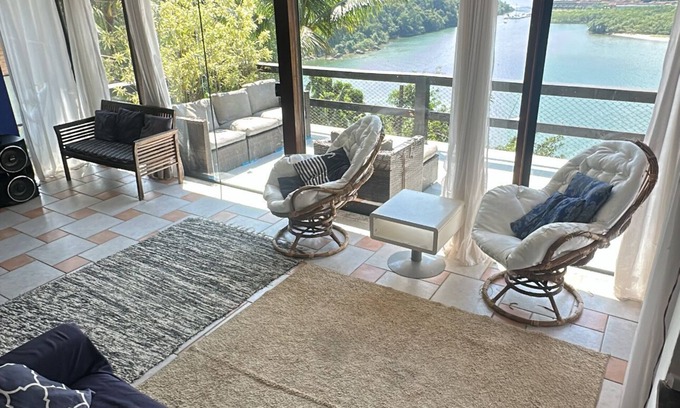 Pontal Casa | Mansion with sea view in gated community