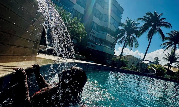 Vilas do Atlantico Apartamento | Beachfront · 2-bedroom apartment with pool, Wi-Fi, and garage in Vilas do Atlântico