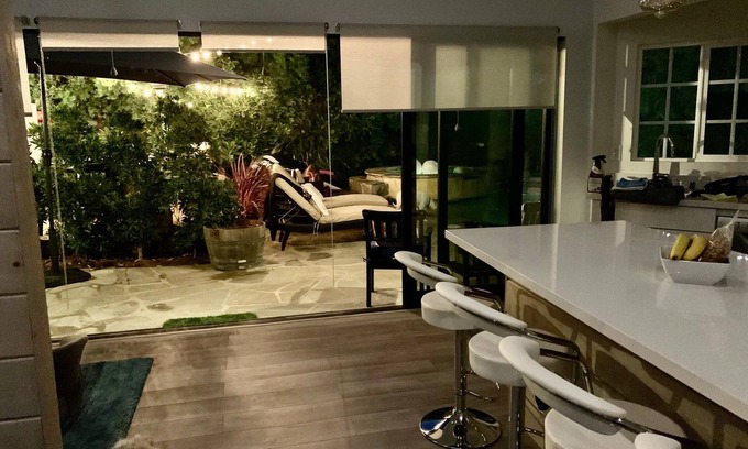 Westchester Apartamento | Brand new casita w/all amenities of a lg home incldg salt water pool & jacuzzi!
