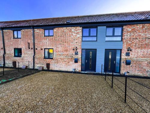 Carlton Colville Casa | Bracken & Bramble Barn Spacious Holiday Retreat