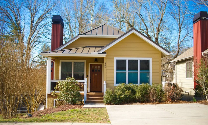 Brevard Casa | Bracken Bungalow - Cozy retreat a short stroll from downtown Brevard