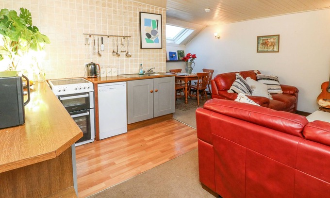 Okehampton Cabaña | BRACKEN COTTAGE, pet friendly, with a garden in Bridestowe