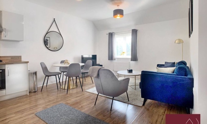 Wokingham Casa | Bracknell - Maisonette, Parking, 2Bed