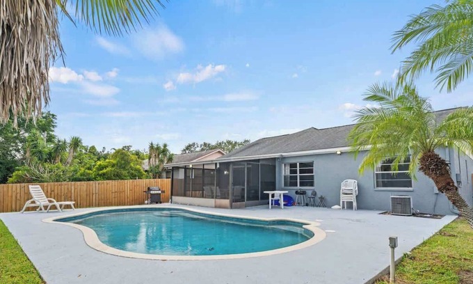 Trailer Estates Casa | Bradenton 4BR/2BA Home w/Pool & Mini Putt Putt