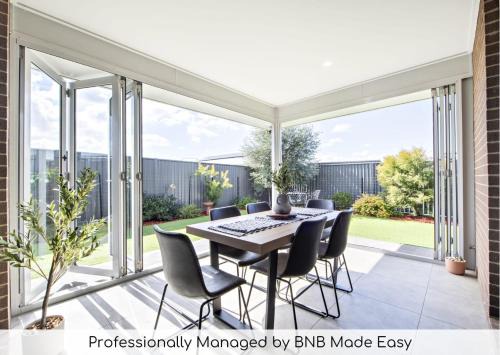 Dubbo Casa | Bradford House - Sleek & Modern, Serene Escape