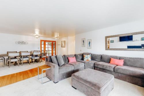 Freeland Casa | Bradley Beach Getaway -Entire home