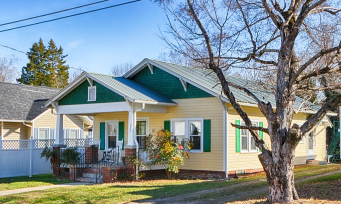 Mount Airy Casa | Bradley Cottage in the heart of "Mayberry"