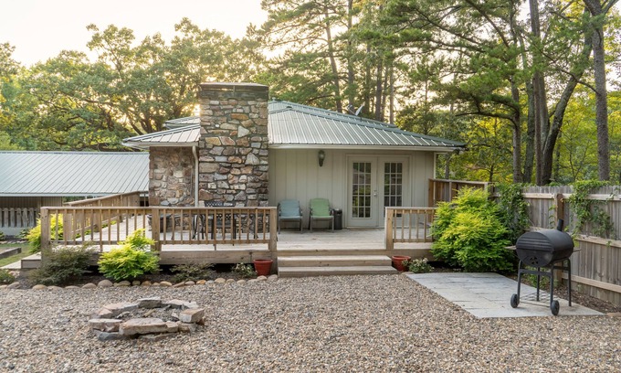 Royal Casa | Brady House at Safe Harbor Brady Mountain on Lake Ouachita!