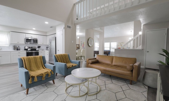 George Bush Park/Eldridge Casa | Braes Place | King Suite, Pool Table, Wet Bar, Fast Wifi, Spacious Yard w/ Grill