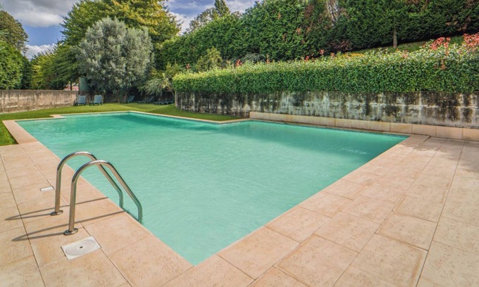 Portela Apartamento | Braga exclusive flat with pool and gardens