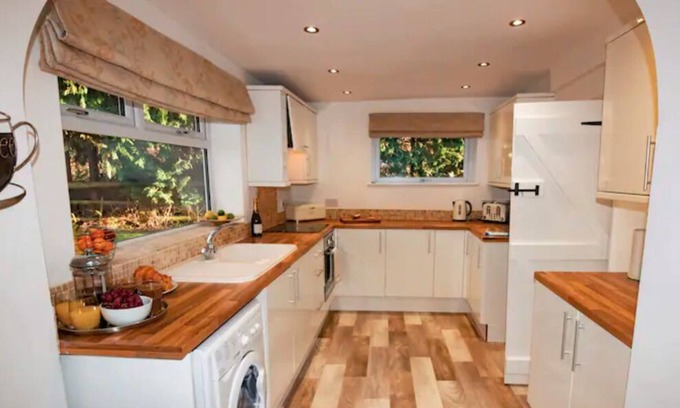 Blacon Cabaña | Bramble Cottage, Cosy 2 Bed near Chester City & Zoo