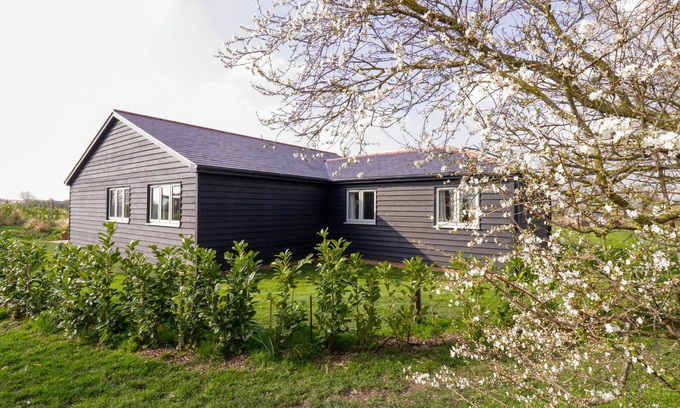 Saint Osyth Cabaña | BRAMLEY COTTAGE, family friendly, with a garden in St. Osyth