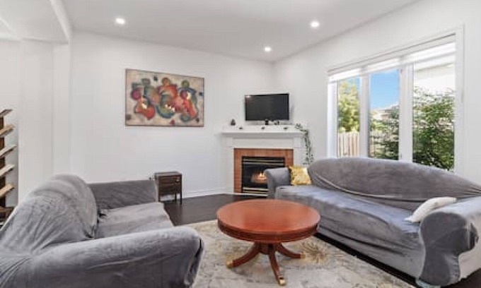 Brampton Casa | Brampton Retreat with Basement