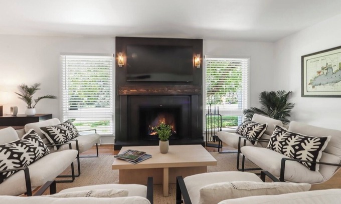 Fontana-on-Geneva Lake Casa | Brand new renovated home in Fontana!!