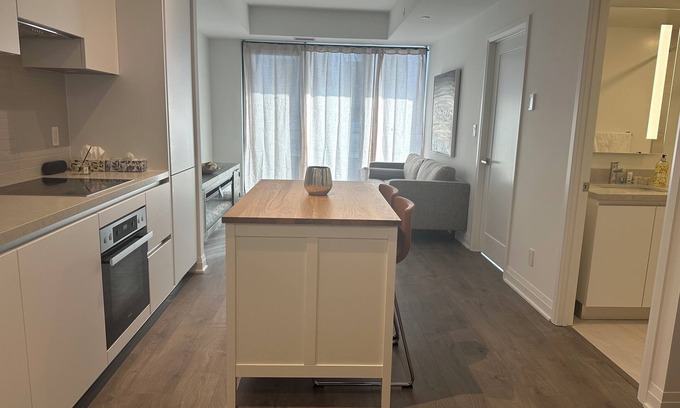 Downtown Mississauga Condominio | Brand New 1+1 Condo at Mississauga