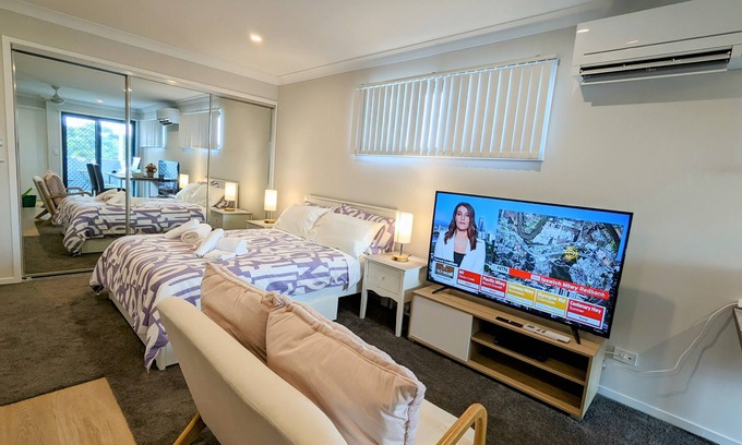 Wynnum Apartamento | Brand new 1 bedroom micro apartment for 2