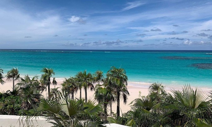 Governor's Harbour Casa | Brand New 10-BR Beachfront Compound w/Pool on Bank