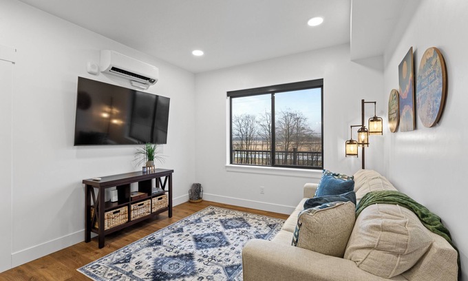 Juneau Condominio | Brand New! 2 Bed condo with AC, 5 mins Juneau Airport