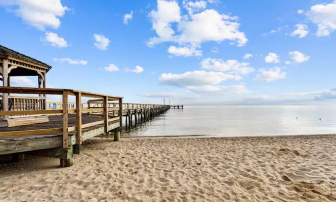 Issue Cabaña | Brand New 2 Bedroom Cottage, 1 Block From Beach