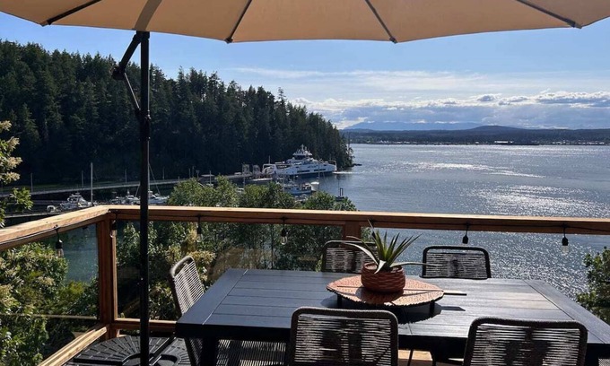 Quathiaski Cove Cabina | Brand New 2 Bedroom Oceanside Cabin w/ Spectacular Ocean views & Pet Friendly!